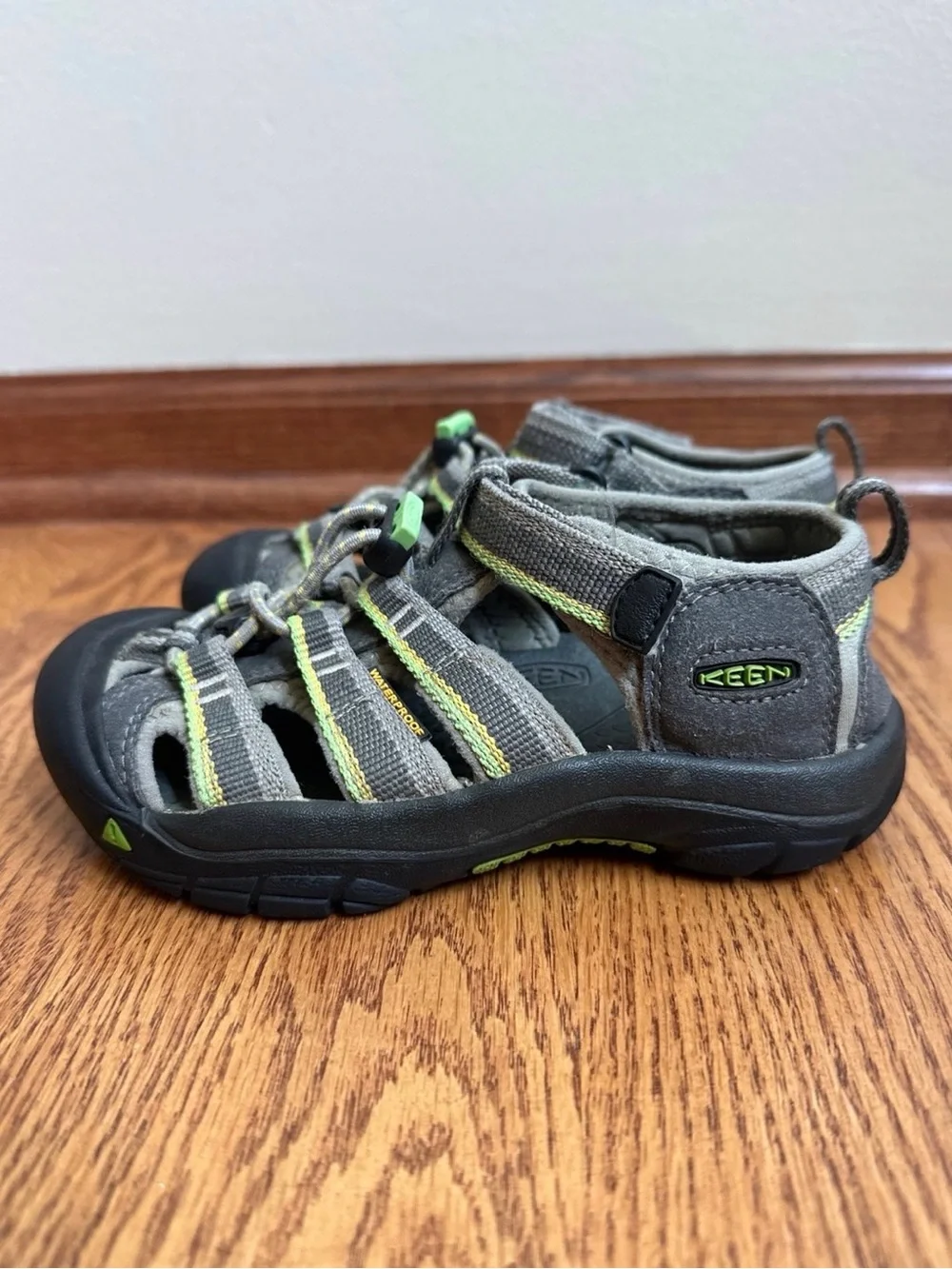 KEEN Newport Sandals Boys 12 Gray/Green